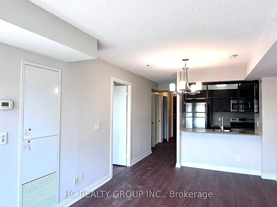 181 Village Green Sq #1415