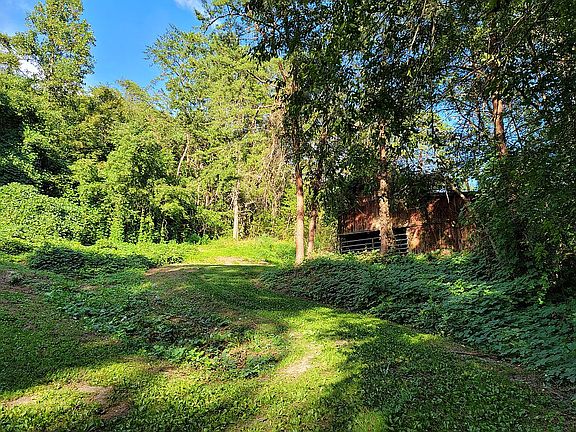 2nd image of 5515 Calderwood Hwy