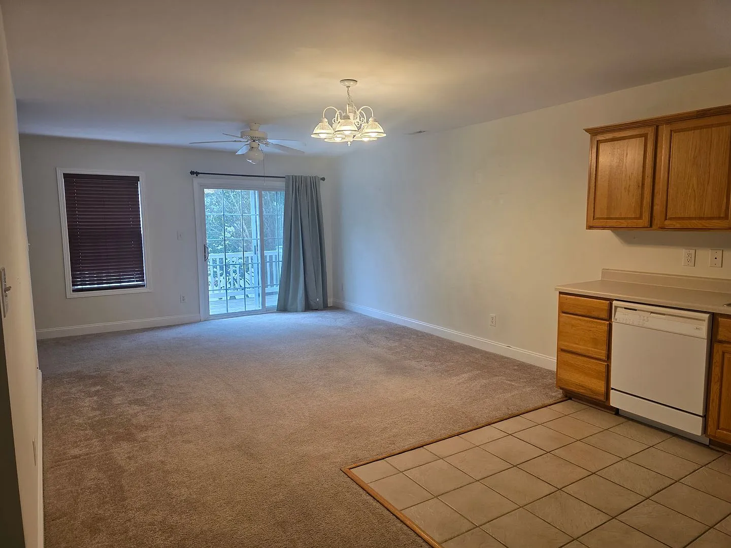 3 Bedroom, 3 Bath Unit. Townhouse with Garage. — Photo 4