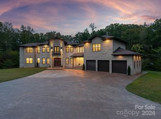 537 Lochaven Rd, Waxhaw, NC 28173
