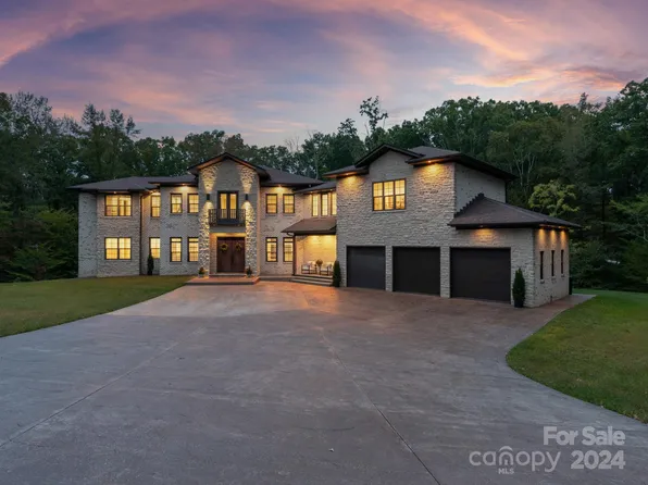 537 Lochaven Rd, Waxhaw, NC 28173