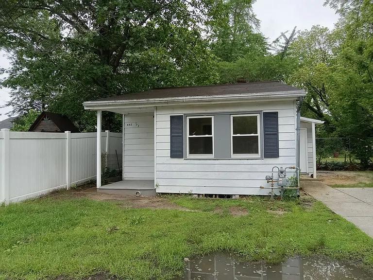 445 Coral Ave — Photo 2