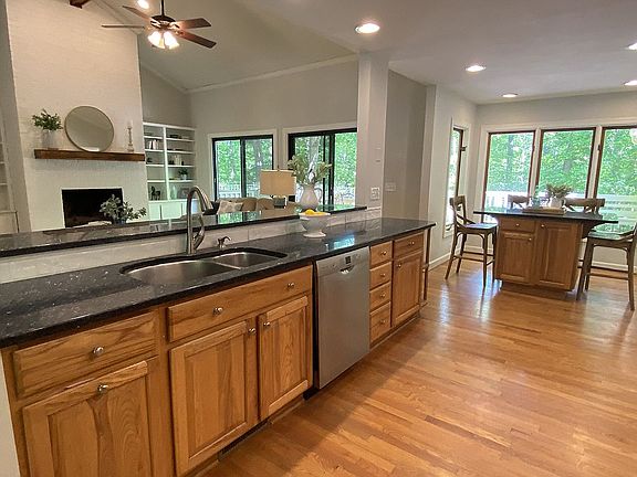 Kitchen- gr8 rm- & bkfst nuk