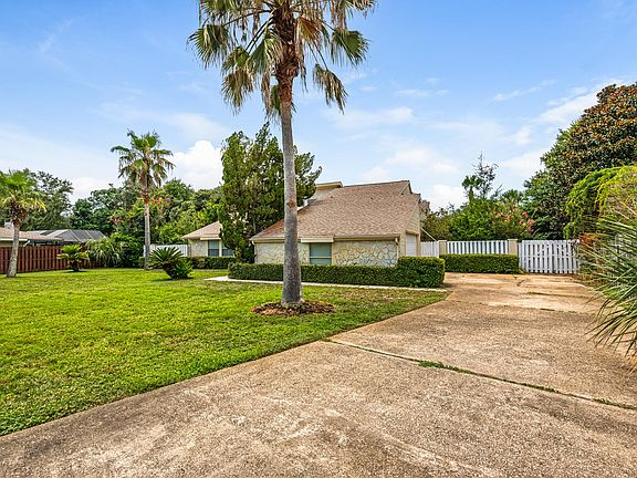 4th image of 104 Country Club Dr W