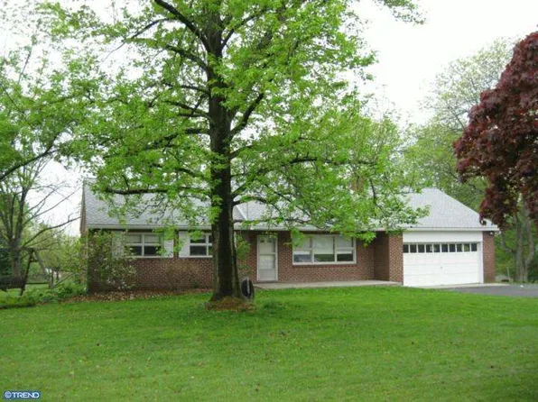 2187 Perkiomenville Rd, Harleysville, PA 19438
