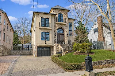 353 Lighthouse Avenue