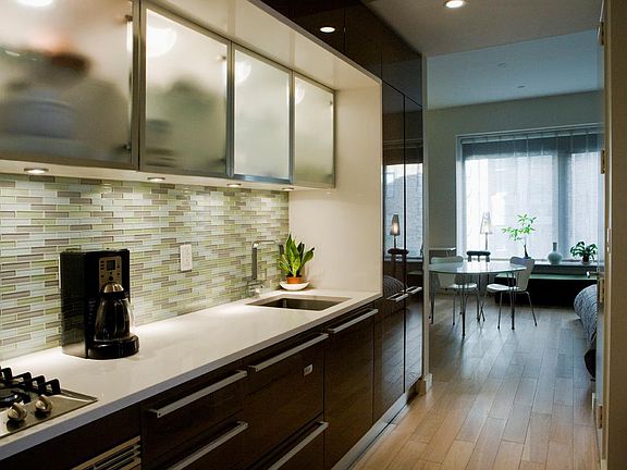 2nd image of 75 Wall St APT 18H
