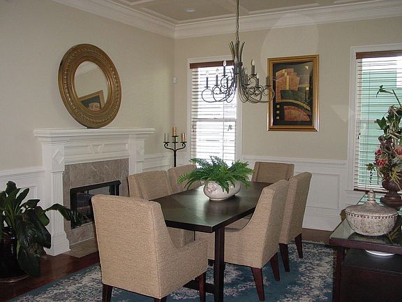 Formal Dining Room w Fireplace