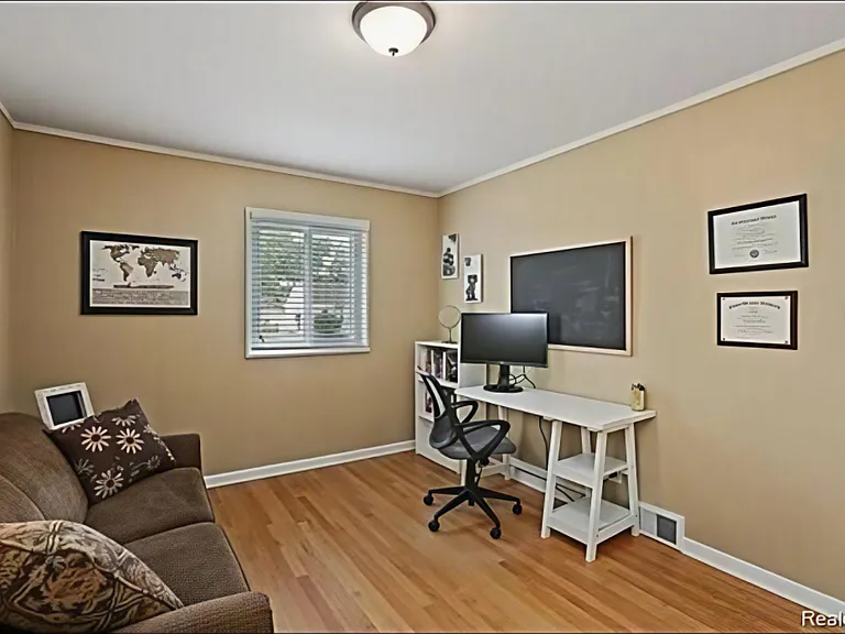 Bedroom 2 (main level)

*Please note: Home is rented unfurnished*
