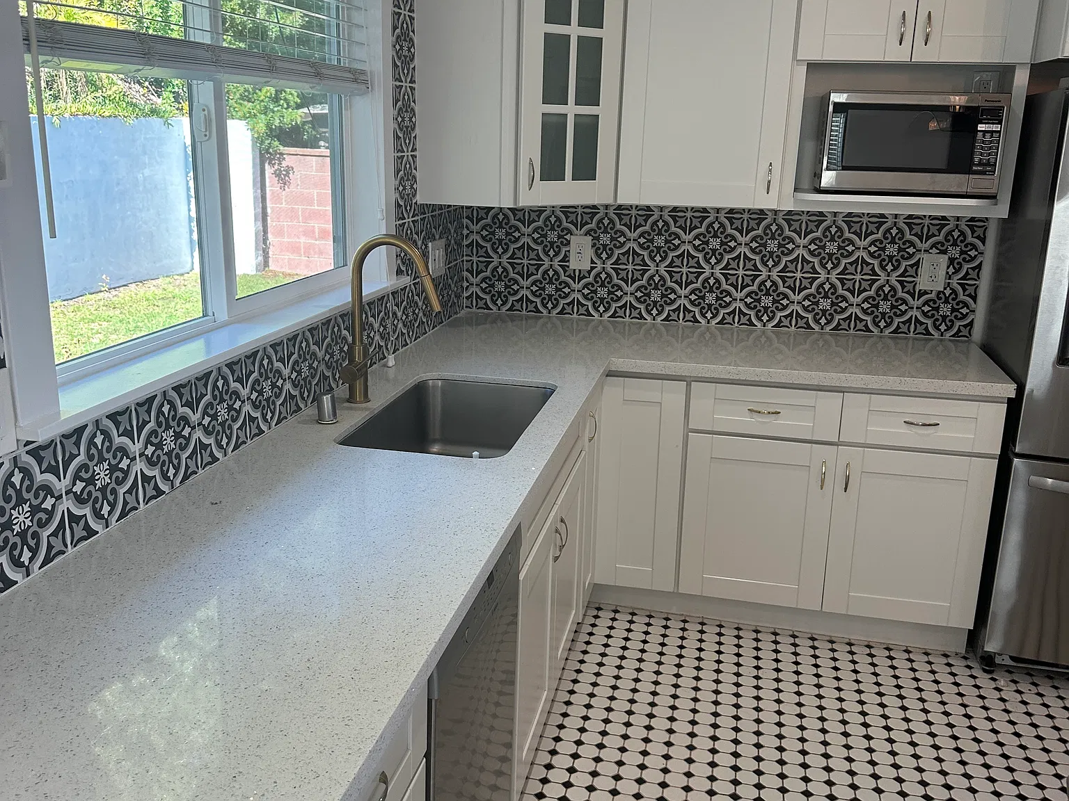 23015 Kathryn Ave — Photo 4