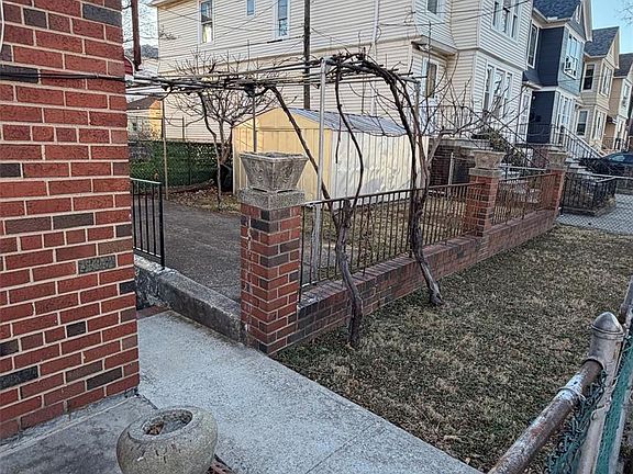 3rd image of 2874 Roberts Avenue