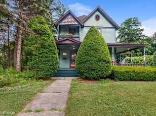 631 S Jefferson St, Woodstock, IL 60098
