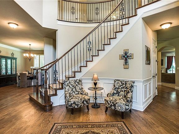 5th image of 1101 Twin Oaks Dr