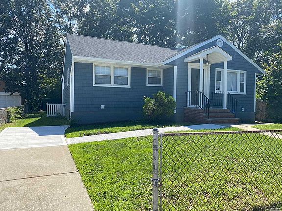 2nd image of 830 Hempstead Blvd