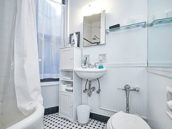 5th image of 53 Morton St #7L