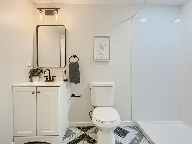 5845 Westwood Ave — Photo 23