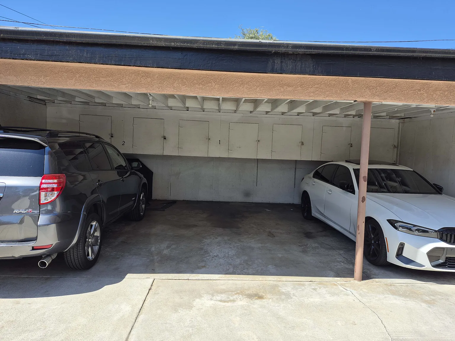 2 bed, 900 sqft, $2,400 — Photo 2