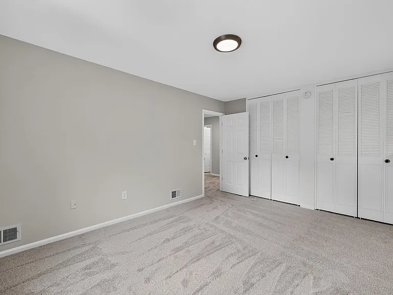 4898 Wheatstone Dr — Photo 17