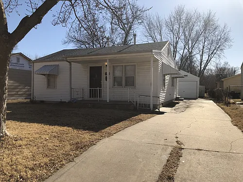 2307 W Irving St Photo 1