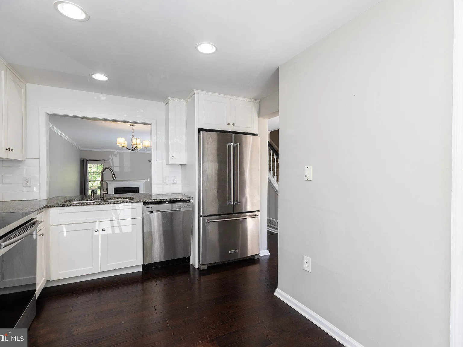 3 bed, 2.5 bath, 1700 sqft, $2,600 — Photo 3