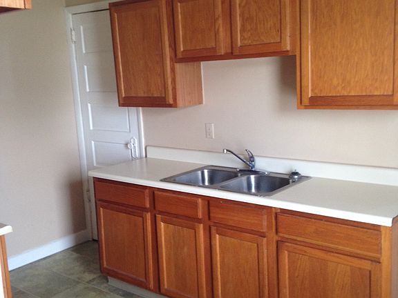 2nd image of 107-109 Manhattan St