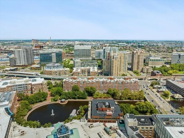 4 Canal Park Penthouse 10, Cambridge, MA 02141