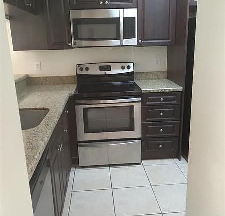 4th image of 1105 Glenmoor Dr