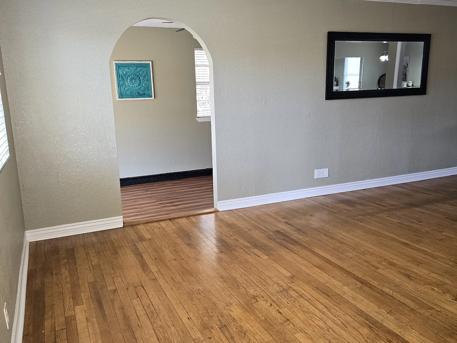 4 bed, 2032 sqft, $2,100 — Photo 3