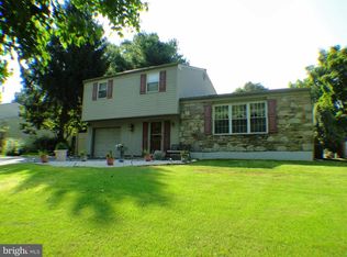 5824 Neshaminy Dr, Bensalem, PA 19020