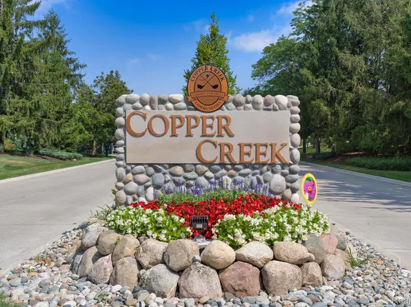 28006 Golf Pointe Blvd, Farmington Hills, MI 48331