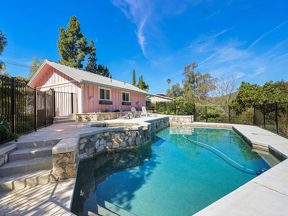 1st image of 2113 Sleepy Hollow Rd