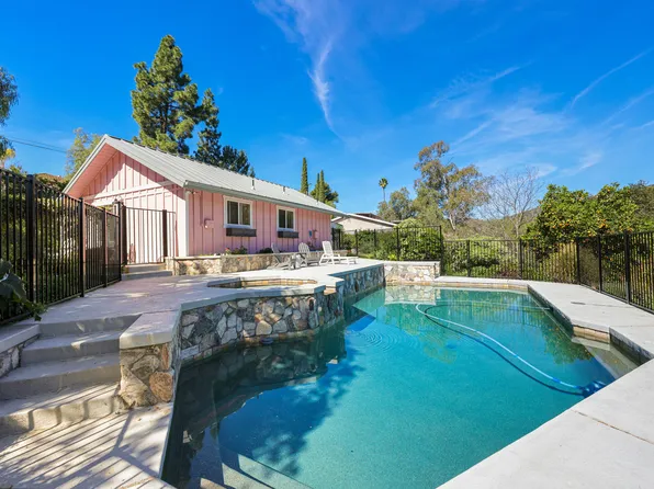 2113 Sleepy Hollow Rd, Escondido, CA 92026