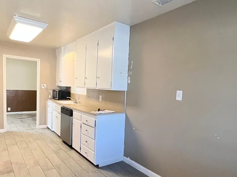 1114 Aldwina Ln — Photo 4