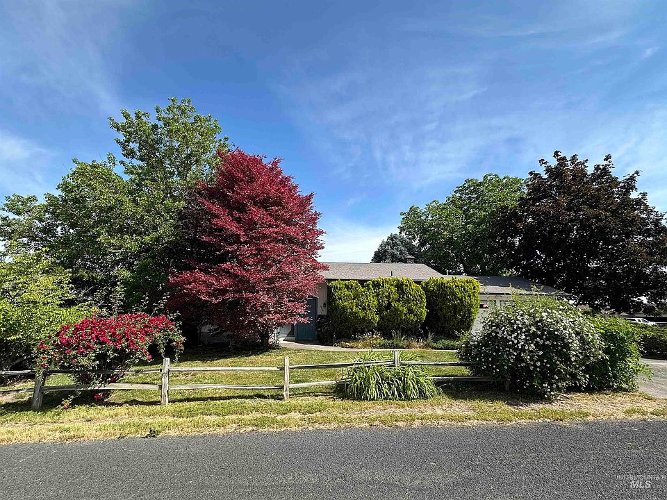 1st image of 1620 6th Ave