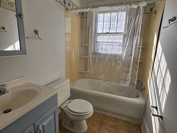 4th image of 1818-1820 Esplanade Ave #1