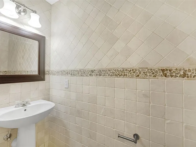 6928 Hawthorne Trace Ln — Photo 12