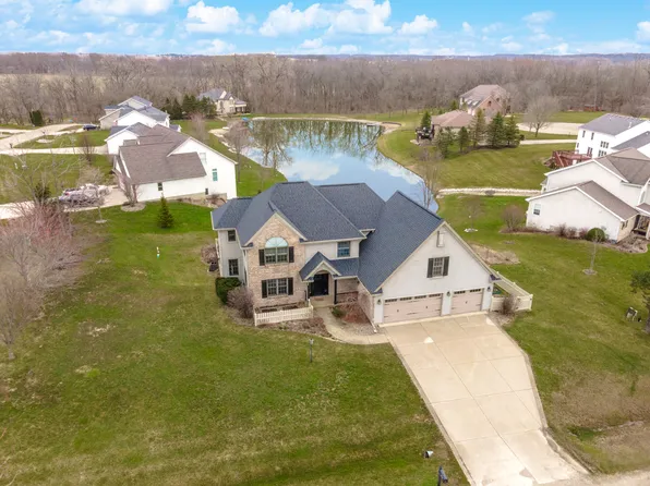 9719 Wolf Hill Rd, Bloomington, IL 61705