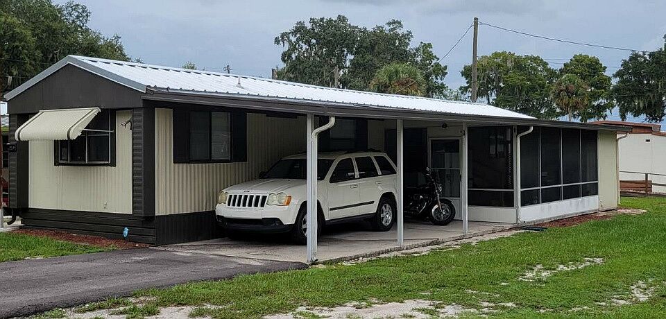 2 Bedroom 2 Bath Home with Carport and Screened in Porch