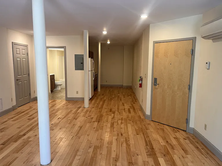 191 College St #203 — Photo 1