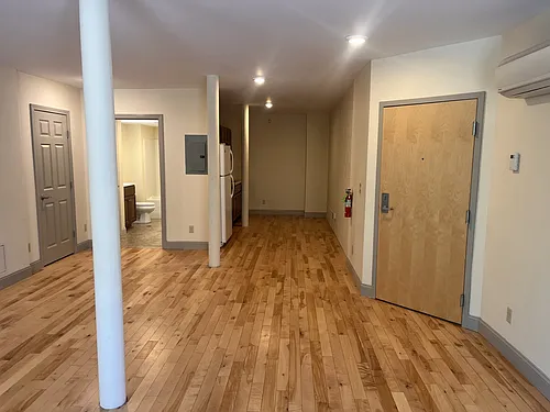 191 College St #203 Photo 1