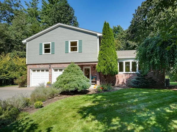 28 Evergreen Way, Medfield, MA 02052