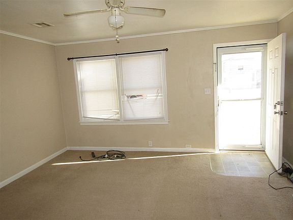 3rd image of 1730 N Meadowbrook Dr