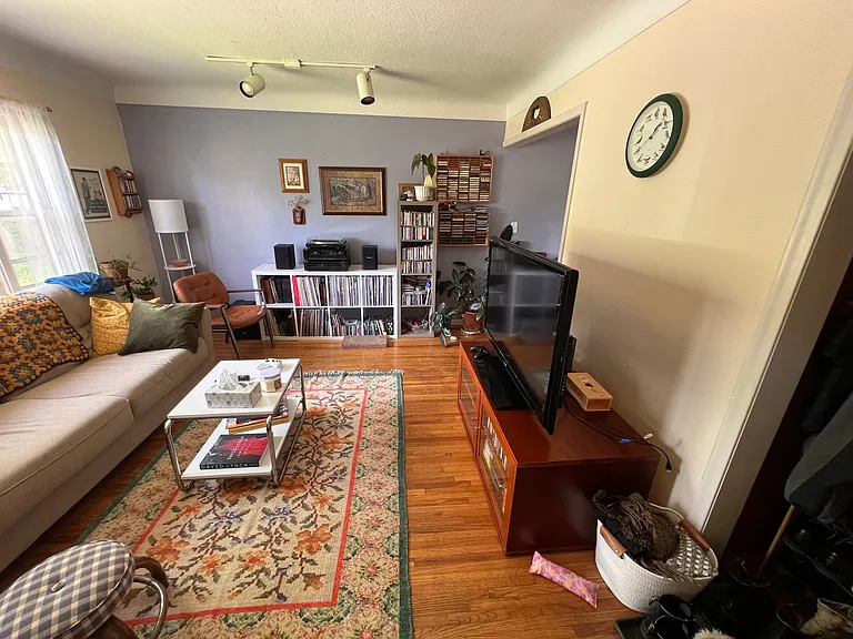 2398 Carter Ave — Photo 7