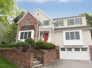8 Spruce Ln, Scarsdale, NY 10583