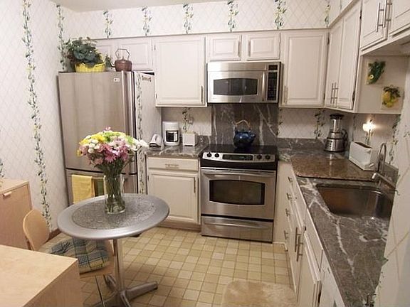 2nd image of 3916 N Oakland Ave Unit 219