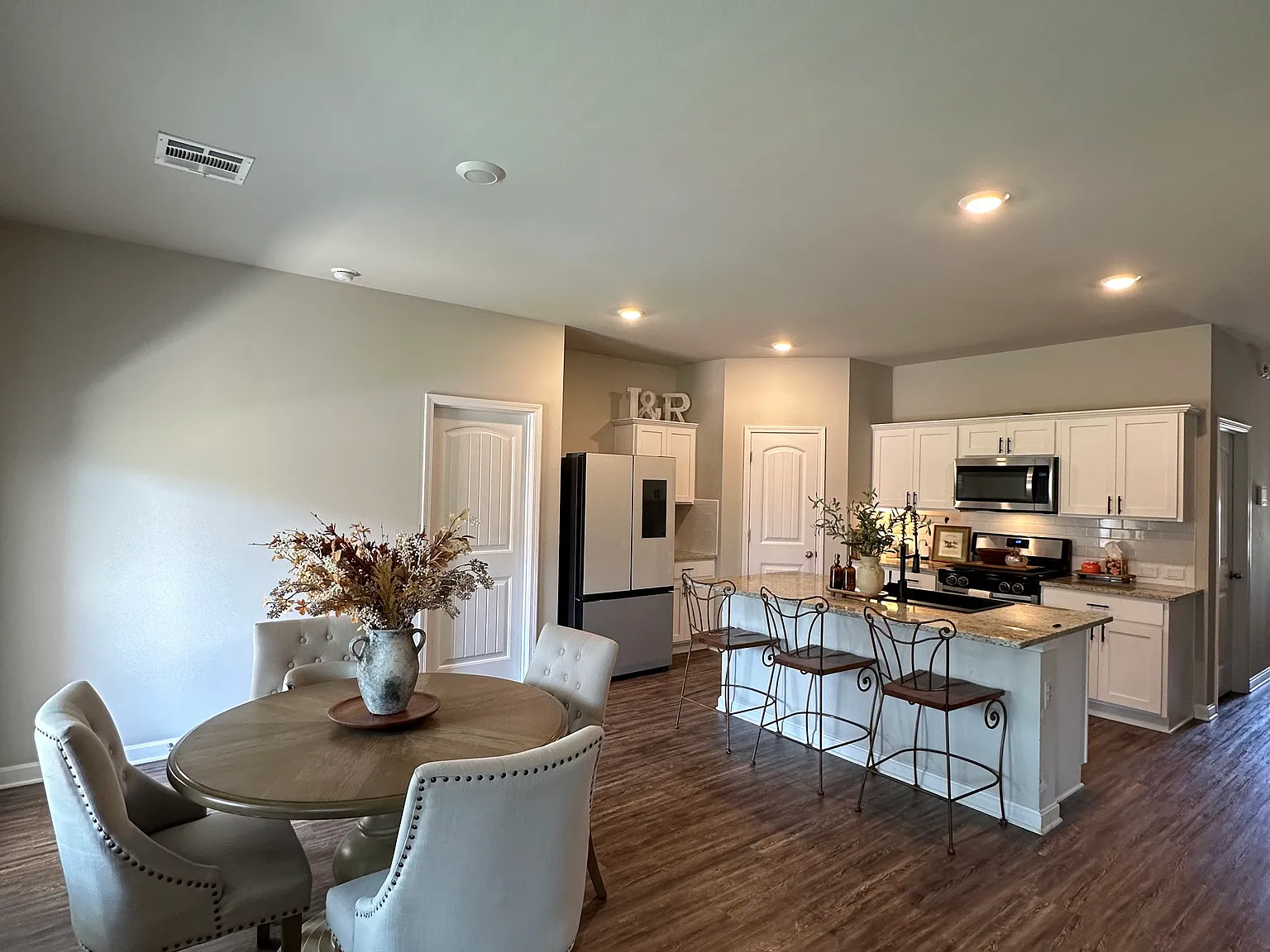 3 bed, 1640 sqft, $2,250 — Photo 4