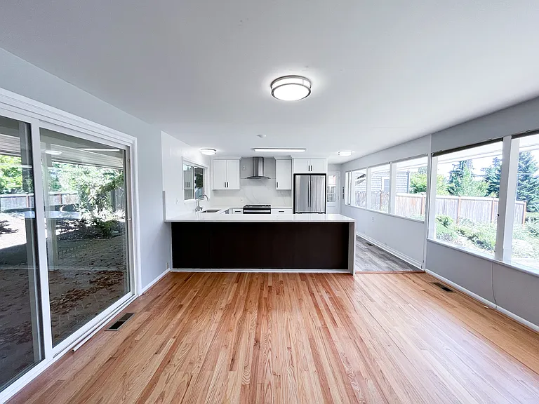 9000 Lake Washington Blvd NE — Photo 4