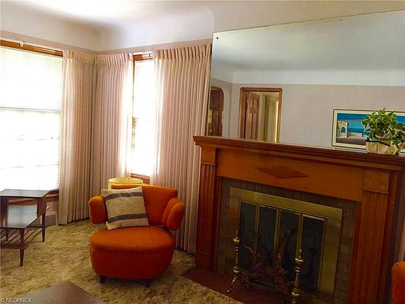 3rd image of 1015 Tuxedo Ave