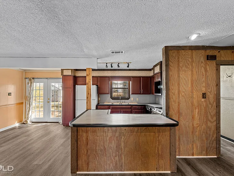 1013 Peyton Ave — Photo 4