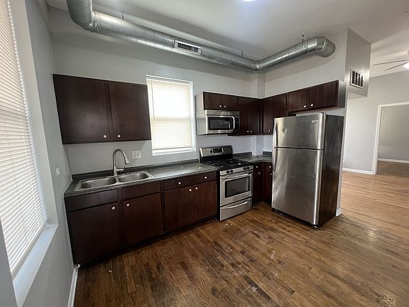2nd image of 1919 S Racine Ave #3R